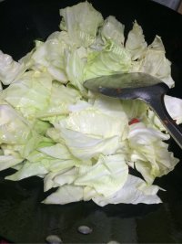 色香味浓的手撕包菜做法图解3)