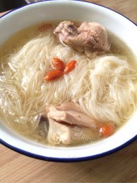 滋补的枸杞鸡汤
