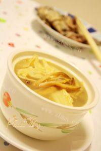 腐竹金针菜鱼汤做法图解11)