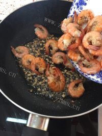 美味的油焖虾做法图解5)