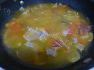 家常菜番茄土豆炖牛肉做法图解6)
