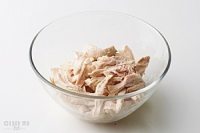 鲜嫩鸡胸肉沙拉做法图解4)