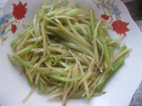 外婆教我做芹菜炒土豆丝