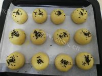 美味蛋黄肉松月饼做法图解26)