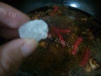 美味的茶树菇炖鸡汤做法图解14)