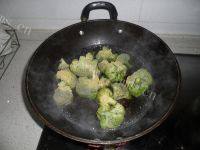 家常菜香肠西兰花做法图解2)