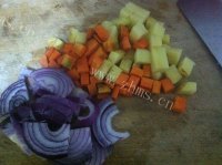 美味的砂锅牛肉煲做法图解2)