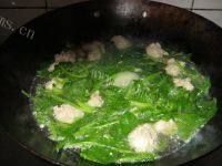 美味的菠菜肉丸汤