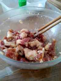 好吃的飘香杂粮肉粽做法图解4)
