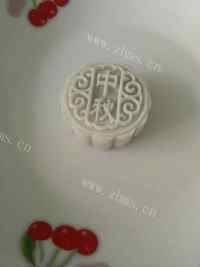 香喷喷的冰皮月饼做法图解5)