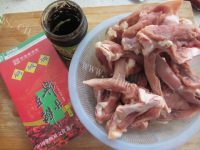 热腾腾的酱烧鸭锁骨做法图解1)