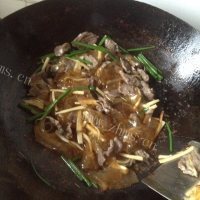 美味的干炒牛河做法图解5)