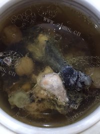 美味的红枣乌鸡汤做法图解4)