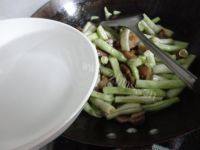 有营养丰富豆角炖粉条做法图解8)