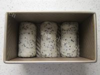 喷香的黑芝麻吐司做法图解9)