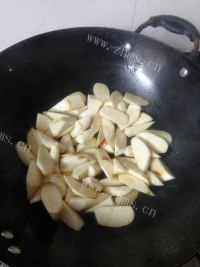 家常菜油焖茭白做法图解2)
