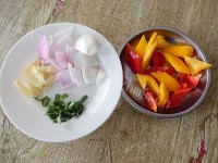 脆嫩可口的冬笋炒牛肉做法图解2)