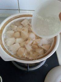 养颜的冰糖雪梨银耳羹做法图解6)