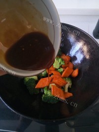 特色风味塔吉锅煲仔饭做法图解9)