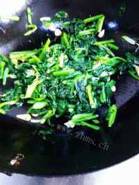 家常菜菠菜炒粉丝做法图解9)