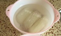鲜美好吃的蒜蓉粉丝蒸开背虾做法图解2)