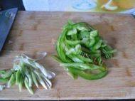 秀色可餐的尖椒土豆丝做法图解2)