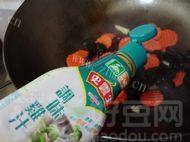 家常菜胡萝卜炒木耳做法图解8)