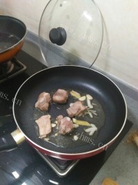 香喷喷的排骨炖豆角做法图解2)