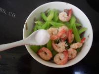 美味的西芹虾仁拌黑豆腐竹做法图解11)