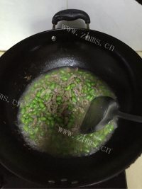家常菜毛豆炒肉丝做法图解7)