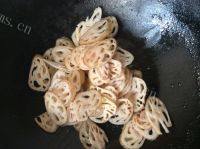 好吃的莲藕炒肉做法图解4)