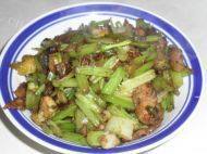 芹菜炒肉做法图解5)