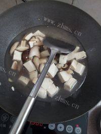 家庭版香菇豆腐汤做法图解4)