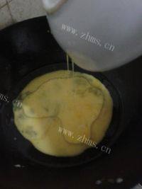 十分诱人的青椒炒鸡蛋做法图解4)