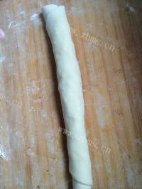 自制香葱花卷做法图解7)