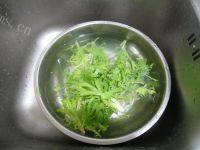 家常菜凉拌茼蒿做法图解1)
