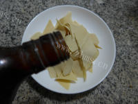 美味酱肉蒸千张做法图解5)