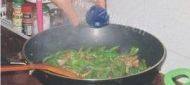 家常菜尖椒炒瘦肉