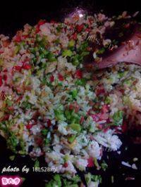 饱腹感营养炒饭做法图解6)