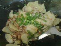 自己做的肉片炒土豆做法图解11)
