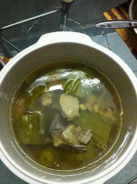美味的猪骨黄豆苦瓜汤
