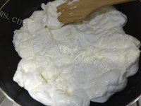 自制花生牛轧糖做法图解3)