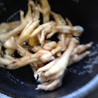 美味的酱油鸡脚做法图解6)