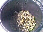 美味的九层塔炒海瓜子做法图解4)