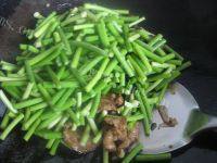 「DIY美食」蒜苔炒肉做法图解8)