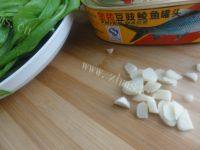 家常豆豉鲮鱼油麦菜做法图解3)