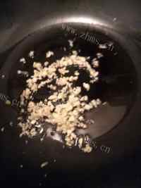 特别的老干妈炒花甲螺做法图解3)