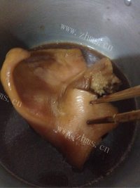 美味的卤猪耳做法图解8)