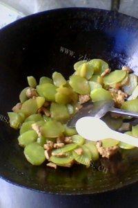 健康美食之莴笋炒肉丝做法图解12)