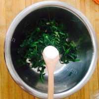 家常菜蒜蓉菠菜做法图解3)